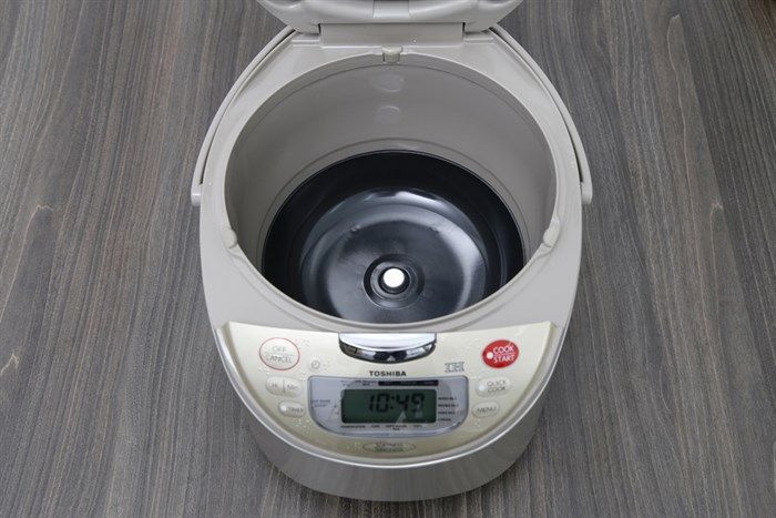 Nồi cơm cao tần Toshiba 1.8 lít RC-18RH(CG)VN