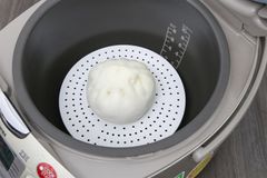 Nồi cơm cao tần Toshiba 1.8 lít RC-18RH(CG)VN