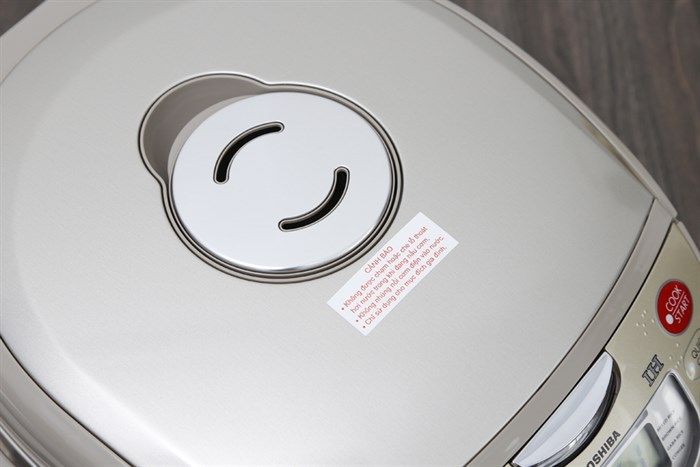 Nồi cơm cao tần Toshiba 1.8 lít RC-18RH(CG)VN