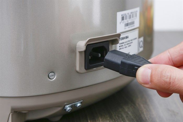 Nồi cơm cao tần Toshiba 1.8 lít RC-18RH(CG)VN