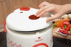 Nồi cơm nắp gài Happycook 1.8 lít HC-180A