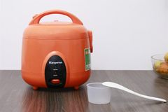 Nồi cơm nắp gài Kangaroo 1.2 lít KG826S