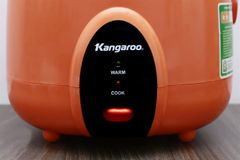 Nồi cơm nắp gài Kangaroo 1.2 lít KG826S