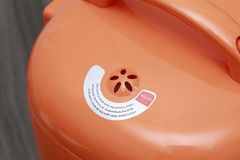 Nồi cơm nắp gài Kangaroo 1.2 lít KG826S