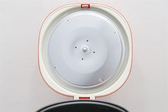 Nồi cơm nắp gài Kangaroo 1.2 lít KG826S