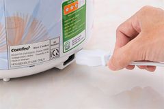Nồi cơm nắp gài Comfee 1.5 lít CR-CM1520(D)