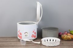 Nồi cơm nắp gài Comfee 1.8 lít CR-CM1820(C)