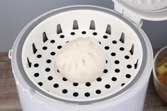 Nồi cơm nắp gài Comfee 2.2 lít CR-CM2220(C)