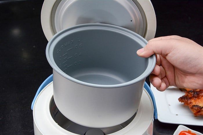 Nồi cơm nắp gài Happycook 0.6 lít HC-060