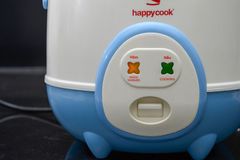 Nồi cơm nắp gài Happycook 0.6 lít HC-060