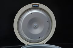 Nồi cơm nắp gài Happycook 0.6 lít HC-060