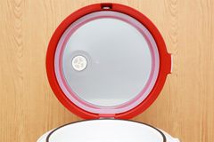 Nồi cơm nắp gài Kangaroo 1.8 lít KG835