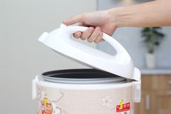 Nồi cơm nắp gài Sharp 1.8 lít KS-N191ETV