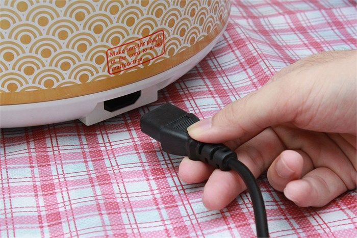 Nồi cơm nắp gài Sunhouse 2.8 lít SH 830