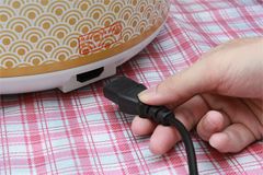 Nồi cơm nắp gài Sunhouse 2.8 lít SH 830