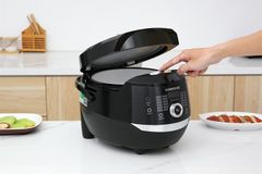 Nồi cơm điện tử Sunhouse 1.8 lít SHD8911