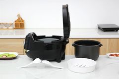 Nồi cơm điện tử Sunhouse 1.8 lít SHD8911