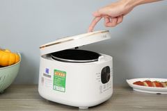 Nồi cơm điện tử Tefal 0.7 lít RK515168