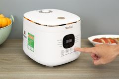 Nồi cơm điện tử Tefal 0.7 lít RK515168