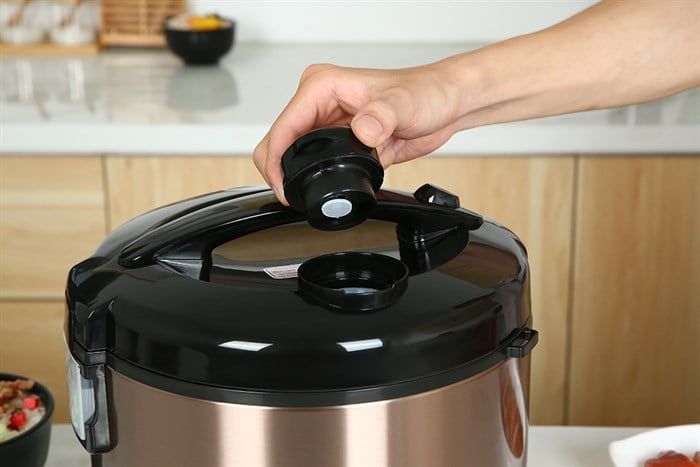 Nồi cơm nắp gài BlueStone 1.8 lít RCB-5519