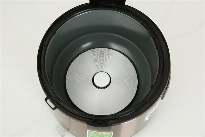 Nồi cơm nắp gài BlueStone 1.8 lít RCB-5519