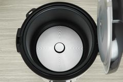 Nồi cơm nắp gài Crystal 2.2 lít NCG2201
