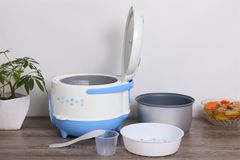 Nồi cơm nắp gài Happycook 1.2 lít HC-120