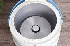 Nồi cơm nắp gài Happycook 1.2 lít HC-120