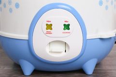 Nồi cơm nắp gài Happycook 1.2 lít HC-120