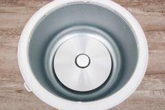Nồi cơm nắp gài Midea 1.5 lít MR-CM1533