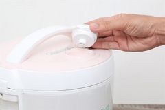 Nồi cơm nắp gài Midea 1.8 lít MR-CM1825