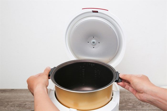 Nồi cơm nắp gài Midea 2 lít MR-SM2061