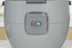 Nồi cơm nắp gài Sunhouse 1.8 lít SHD8663G