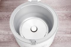 Nồi cơm nắp gài Sunhouse 1.8 lít SHD8603