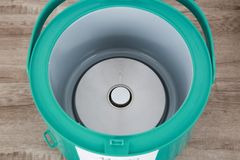 Nồi cơm nắp gài Sunhouse 1.8 lít SHD8658G