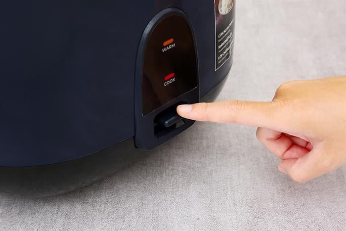 Nồi cơm nắp gài Sunhouse 1.8 lít SHD8611N