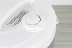 Nồi cơm nắp gài Panasonic 1 lít SR-MVN10LRAX