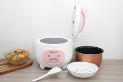 Nồi cơm nắp gài Sunhouse 1.2 lít SHD8217W