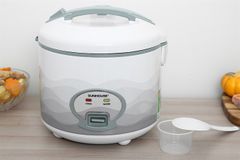Nồi cơm nắp gài Sunhouse 1.8 lít SHD8602