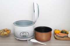 Nồi cơm nắp gài Sunhouse 1.8 lít SHD8602