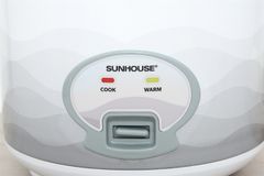 Nồi cơm nắp gài Sunhouse 1.8 lít SHD8602