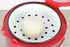 Nồi cơm nắp gài Sunhouse 1.8 lít SH18S