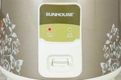 Nồi cơm nắp gài Sunhouse 1.8 lít SHD 8616