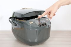 Nồi cơm điện tử Electrolux 1.8 lít E7RC1-650K