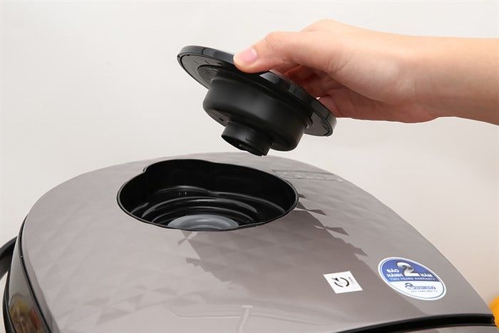 Nồi cơm điện tử BlueStone 1.8 lít RCB-5938