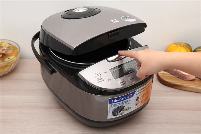 Nồi cơm điện tử BlueStone 1.8 lít RCB-5938