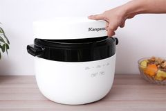 Nồi cơm điện tử Kangaroo 1.8 lít KG18DR9