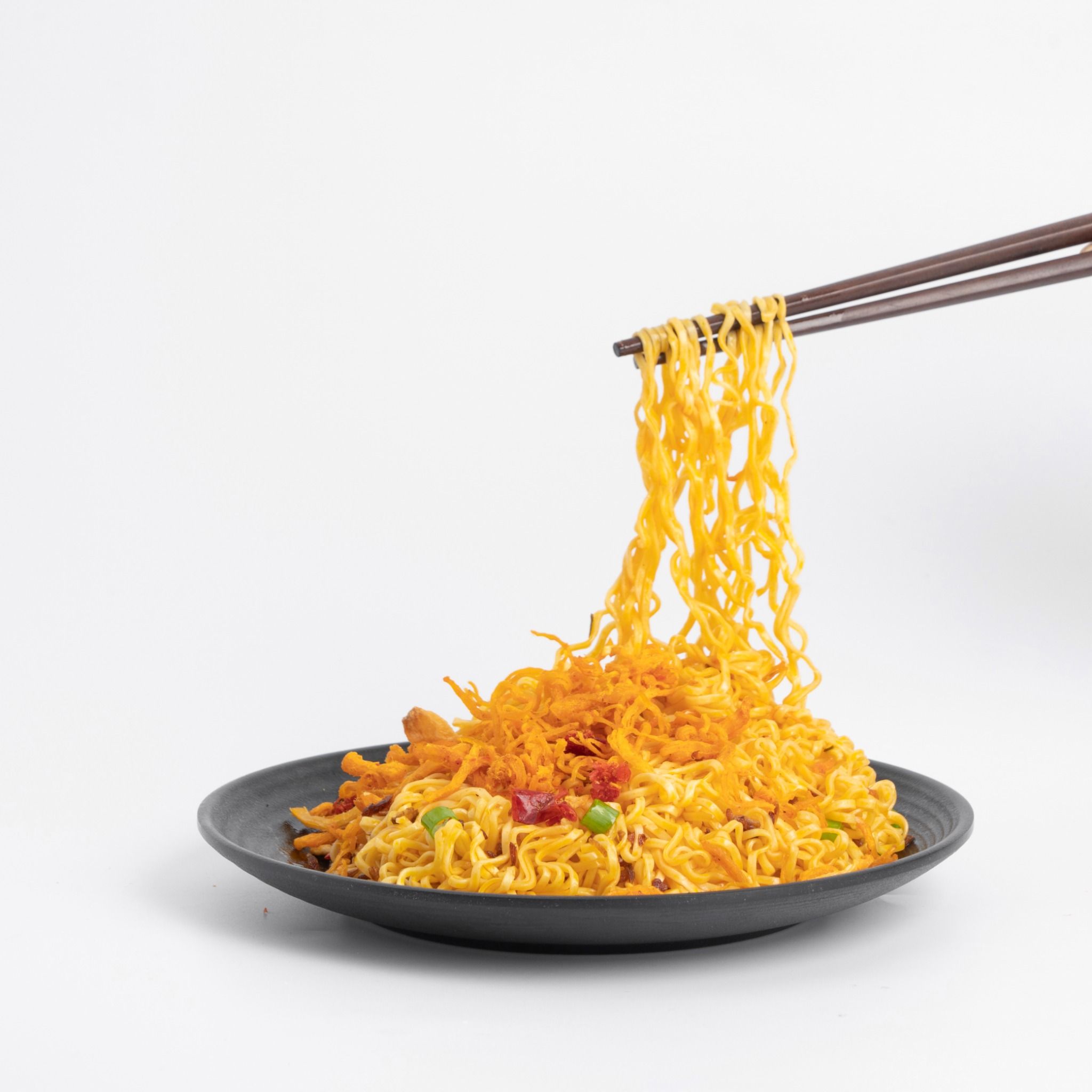  Mì ăn liền Chin Chin - Mì xào gà cháy tỏi ớt - 90g - 1 gói 