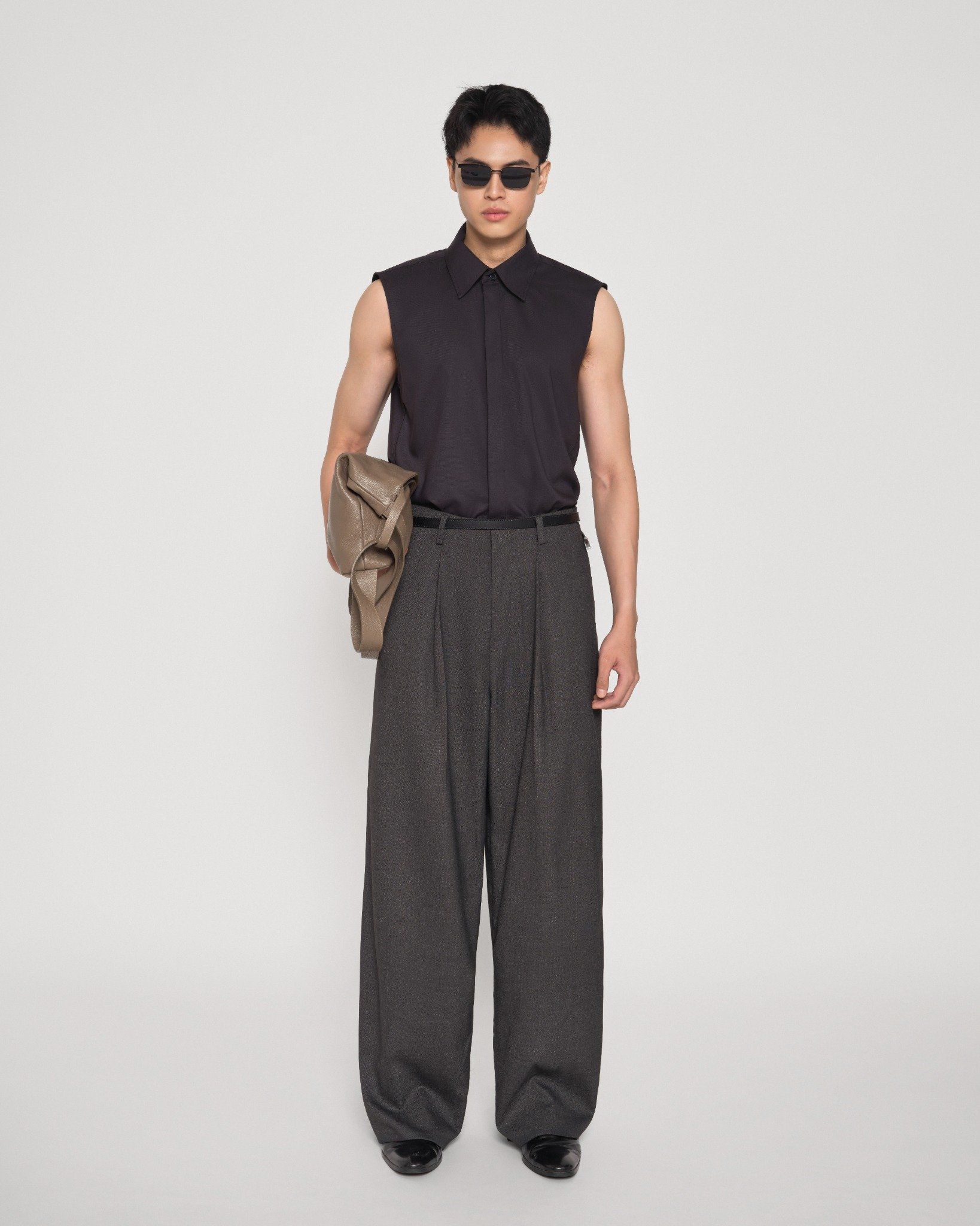  BLACK SLEEVELESS SHIRT 