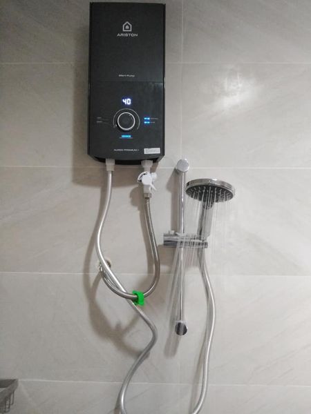 Bình Nóng Lạnh Ariston AURES PREMIUM+ 4.5P Có Bơm 4500W 1.9 Kg Residual Heat Ổn Định Nhiệt Kép